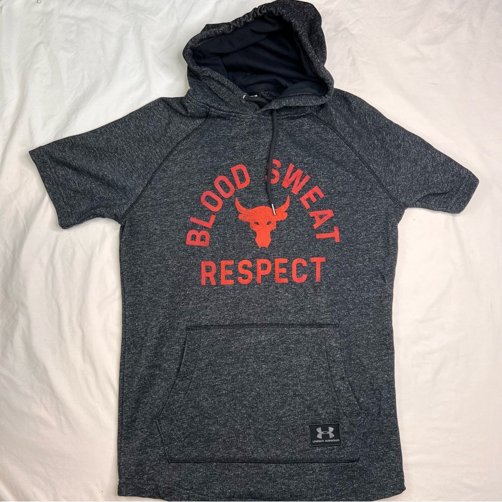 Under Armour Project Rock Sweatshirt Short Sleeve Hoodie Bull Logo Sz M L040524